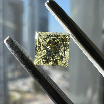 Greenish yellow diamond, 1.03 carat, princess shape, I2 clarity