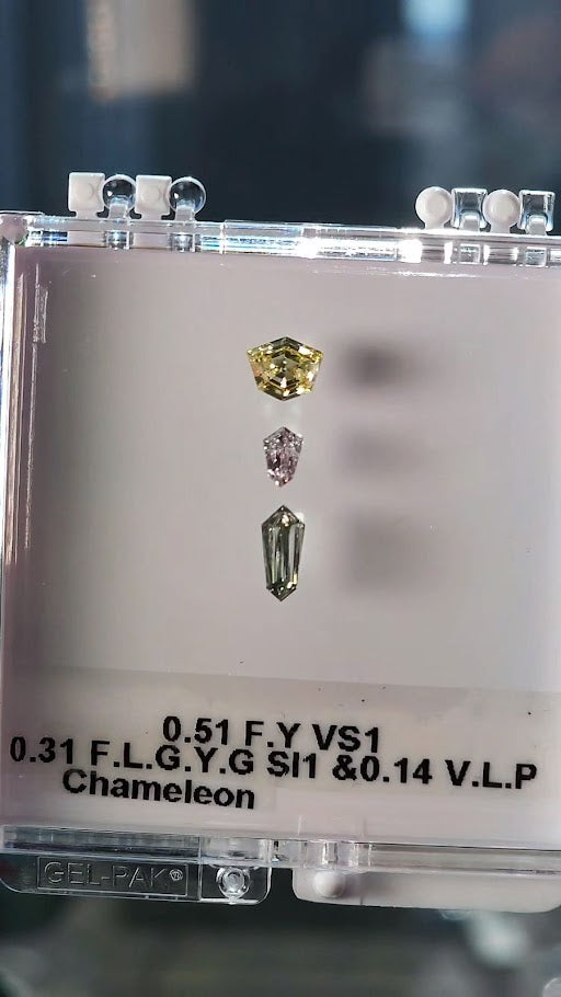 Chameleon green, yellow & pink diamonds, 0.96 total carat, Kite shapes, SI1 clarity