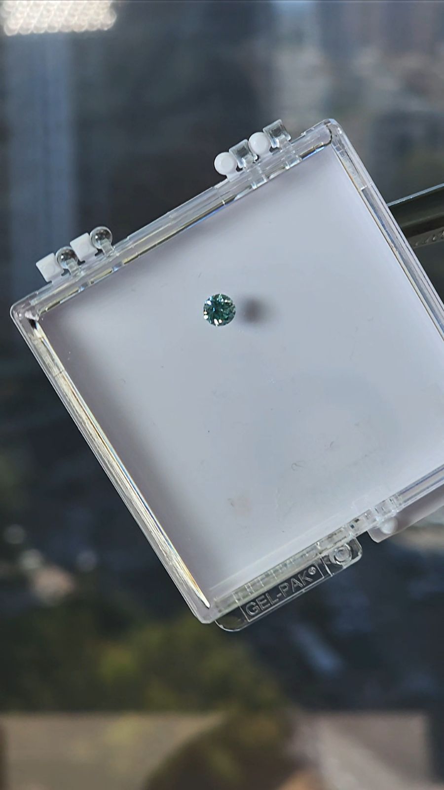 GREEN Diamond, 0.38 Carat, ROUND Shape