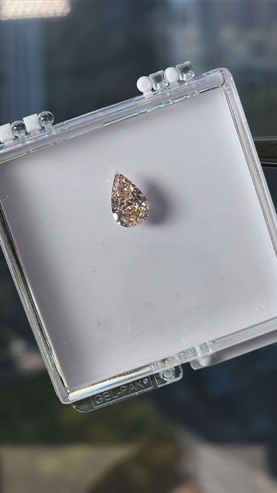 BROWN Diamond, 2.03 Carat, PEAR Shape, VS2 Clarity