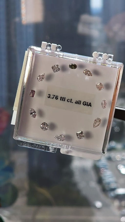 Magnificent multi colored natural diamonds, GIA certified, 3.76 total carats