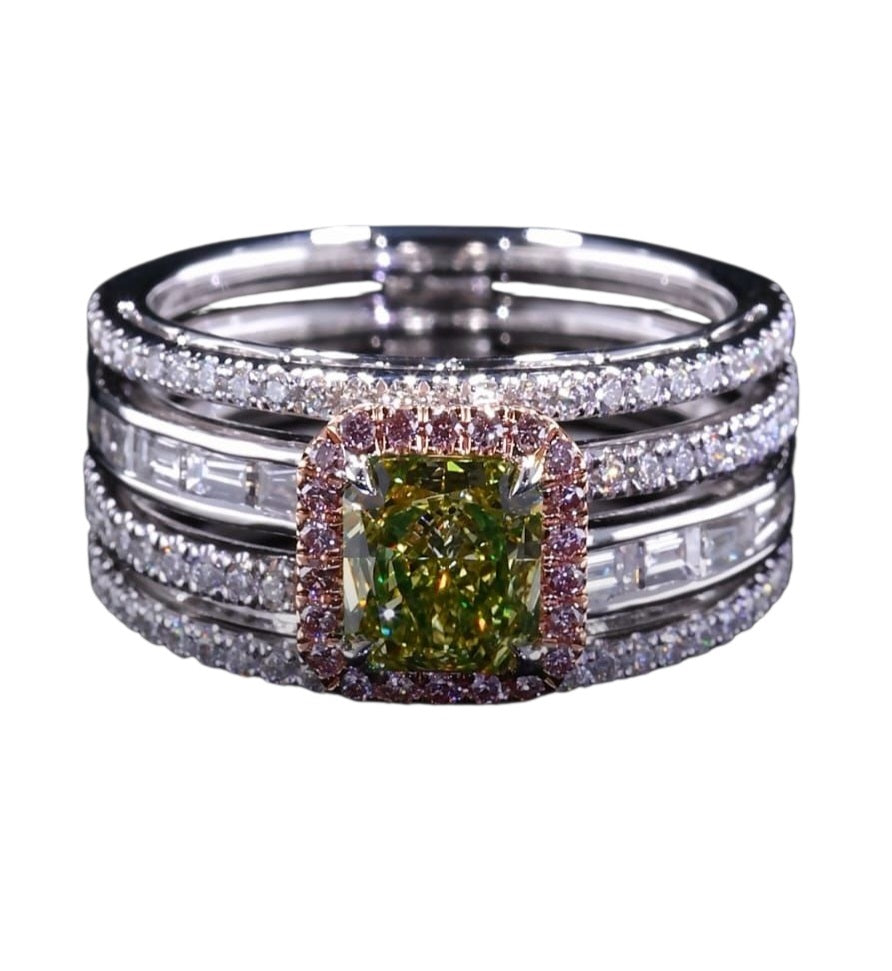 Elegant Radiant Green Diamond ring 1.95 carat