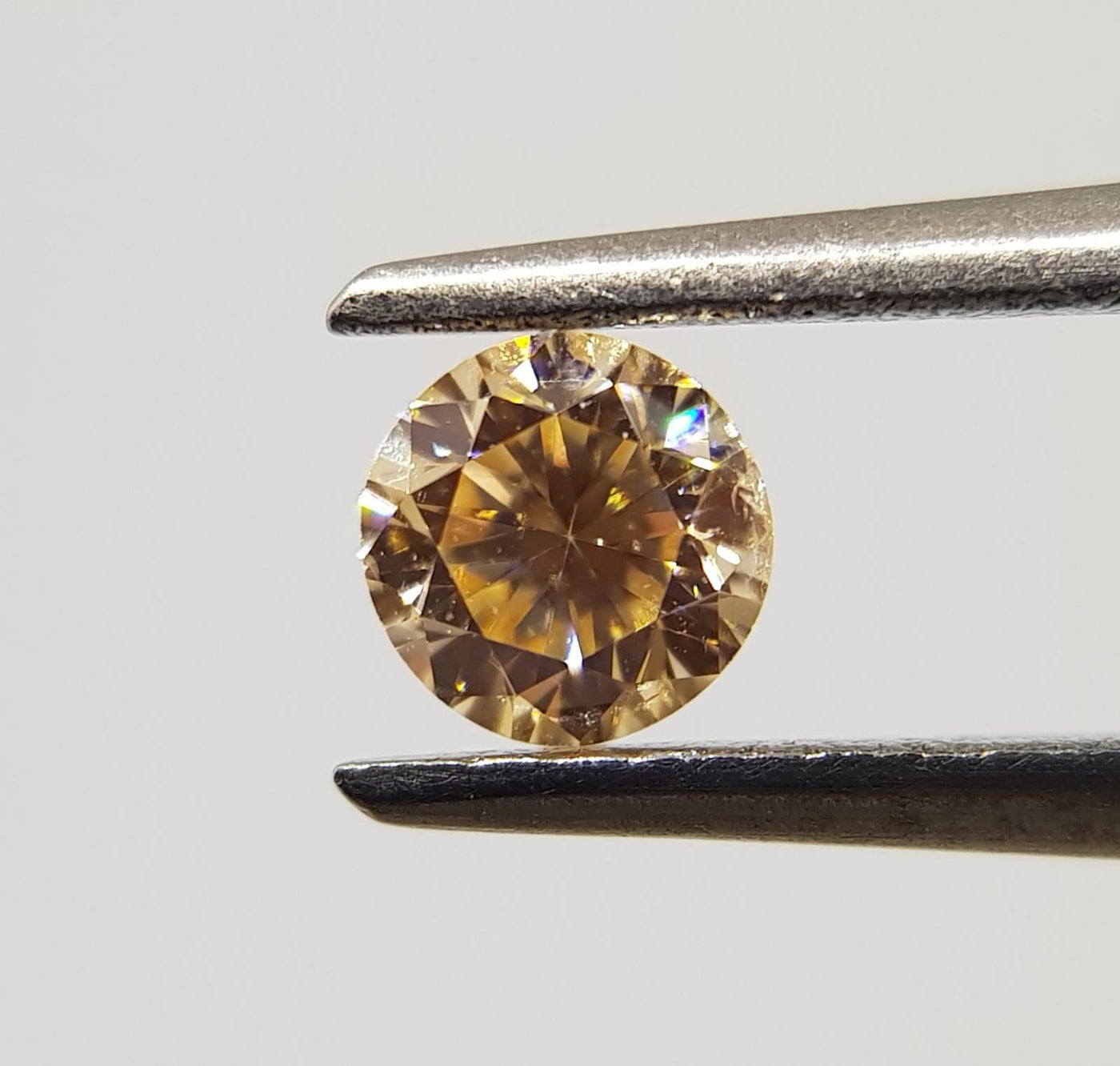 Orange diamond, 0.20 carat, round shape, SI2 clarity