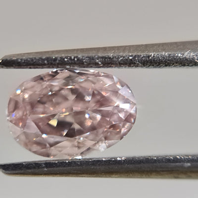 Pink diamond, 0.50 carat, oval shape, SI1 clarity