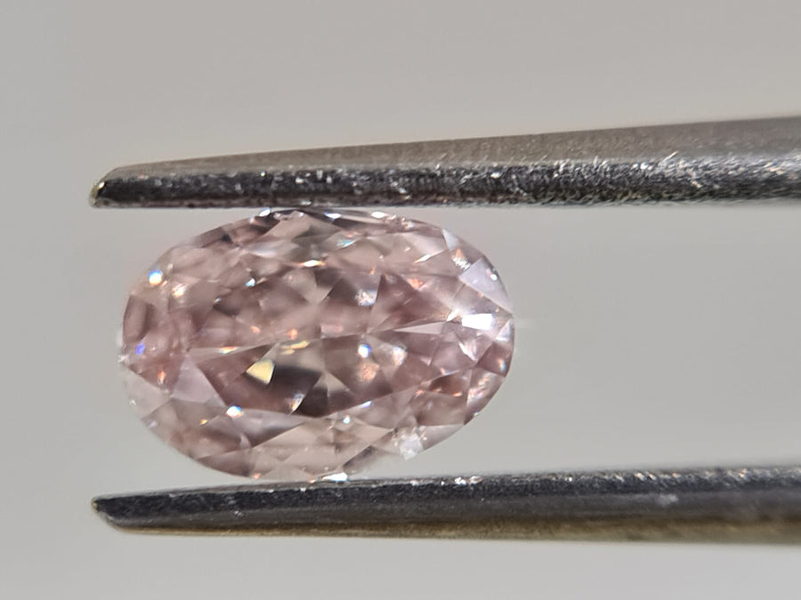 Pink diamond, 0.50 carat, oval shape, SI1 clarity