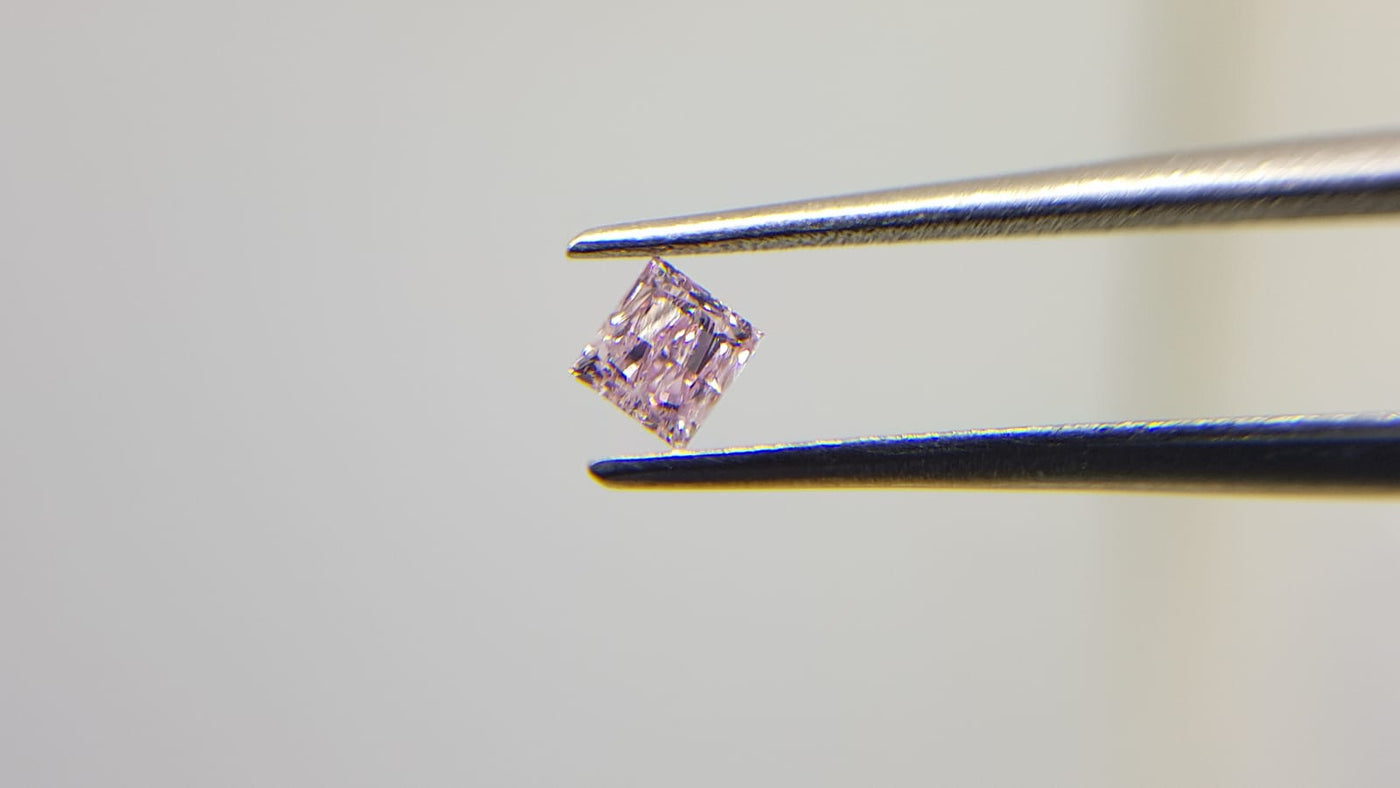 Argyle Purplish pink, 0.21 carat, princess shape, SI2 clarity