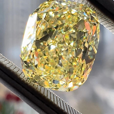 Yellow diamond, 2.57 carat, cushion shape, VS1 clarity