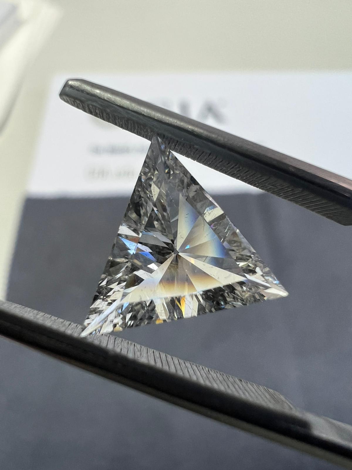 H color diamond, 1.72 Carat, triangle shape, SI2 clarity