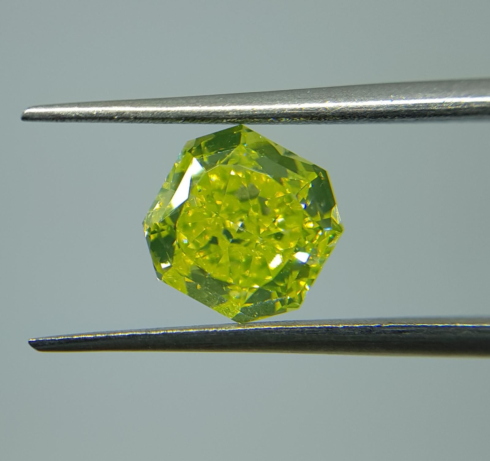 GREEN YELLOW Diamond, 2.31 Carat, RADIANT Shape, SI1 Clarity - VMK Diamonds