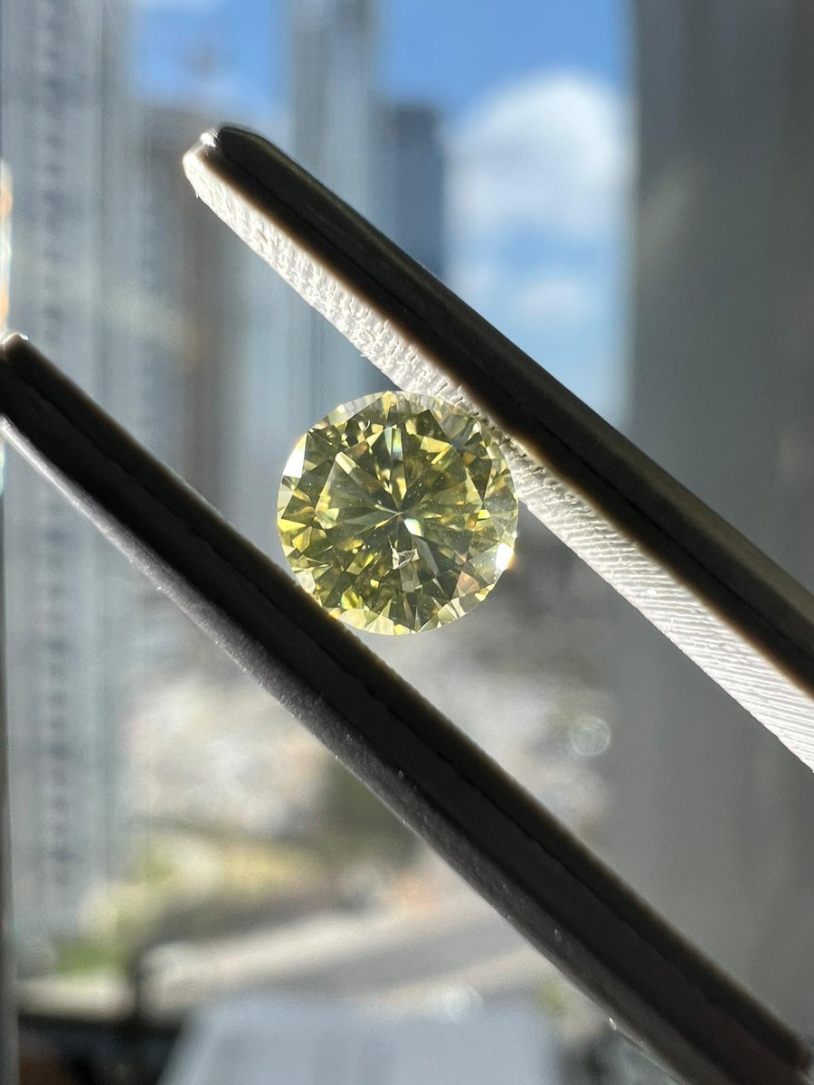 Light yellow diamond, 0.41 carat, round shape, SI2 clarity