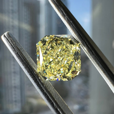 Yellow diamond, 1.85 carat, radiant shape, VS1 clarity