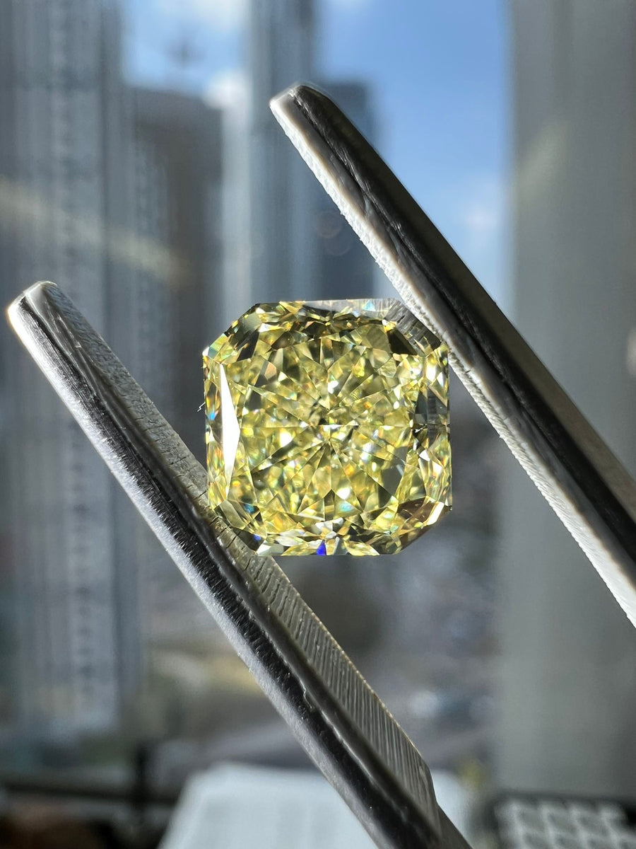 Yellow diamond, 1.85 carat, radiant shape, VS1 clarity