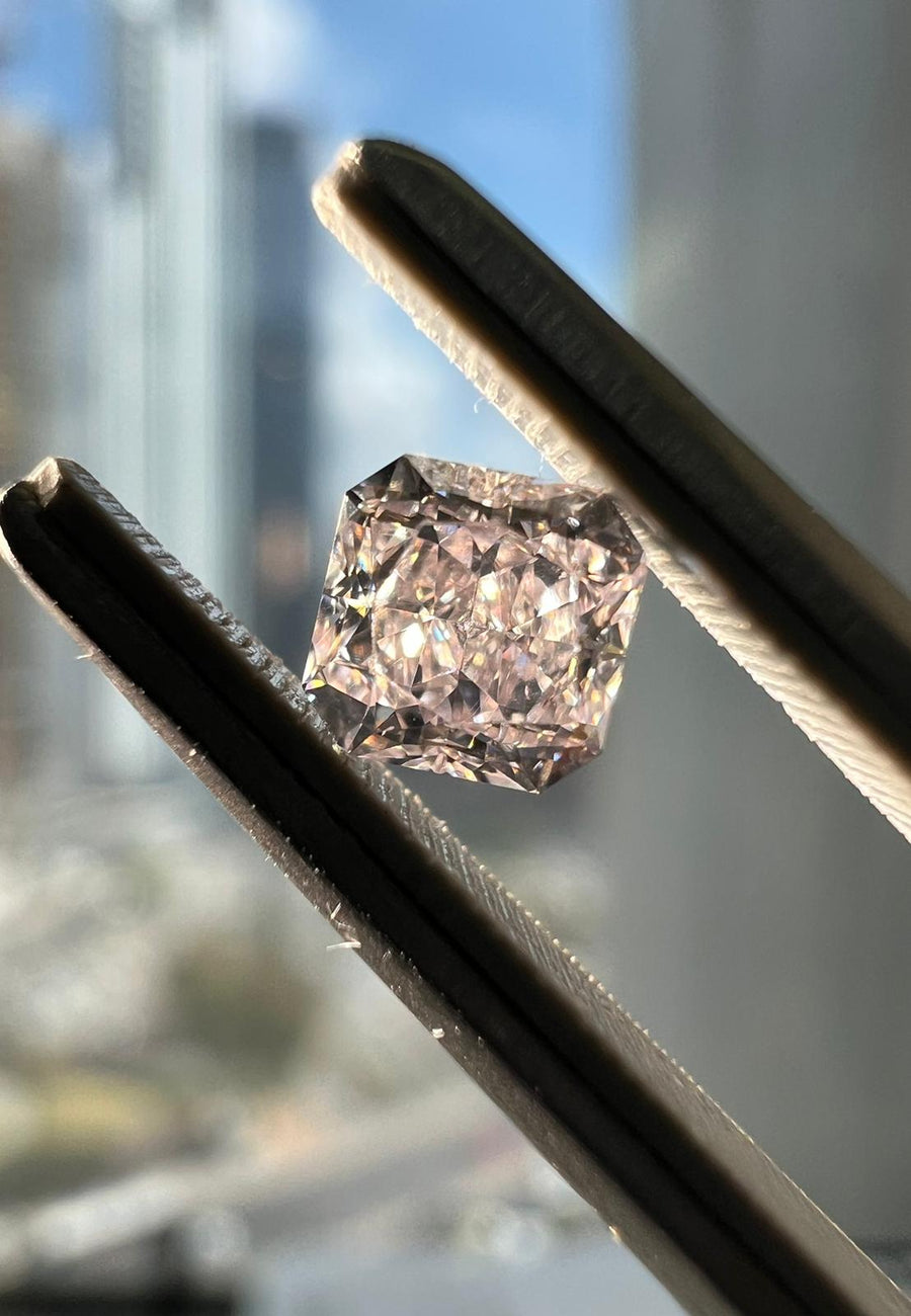 Pink diamond, 0.35 carat, radiant shape, VVS1 clarity