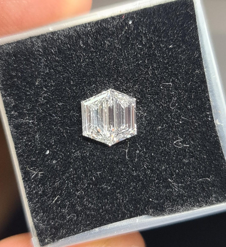 0.64 Carat TRAPEZE Shape F Color Diamond