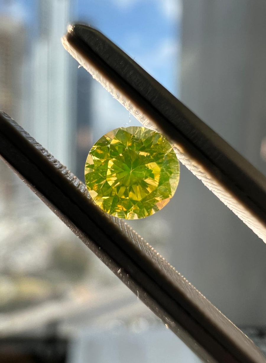 Yellow diamond, 0.33 carat, round shape