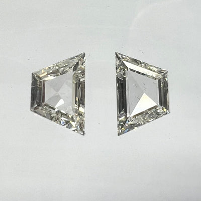 J Color diamonds, 1.06 & 0.91 carats, trapeze shape, both SI1 clarity