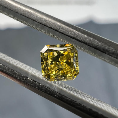 Yellow diamond, 0.27 carat, radiant shape, VS1 clarity