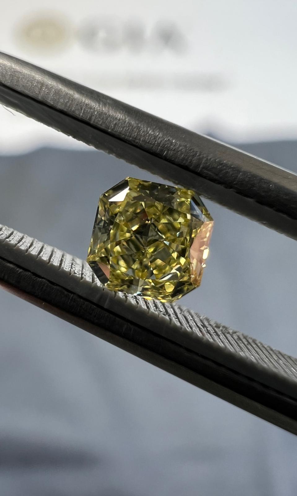 Yellow diamond, 0.25 carat, radiant shape, SI2 clarity