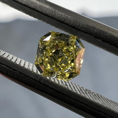 Yellow diamond, 0.25 carat, radiant shape, SI2 clarity