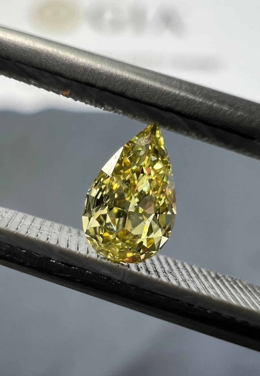 Yellow diamond, 0.17 carat, pear shape, VVS1 clarity