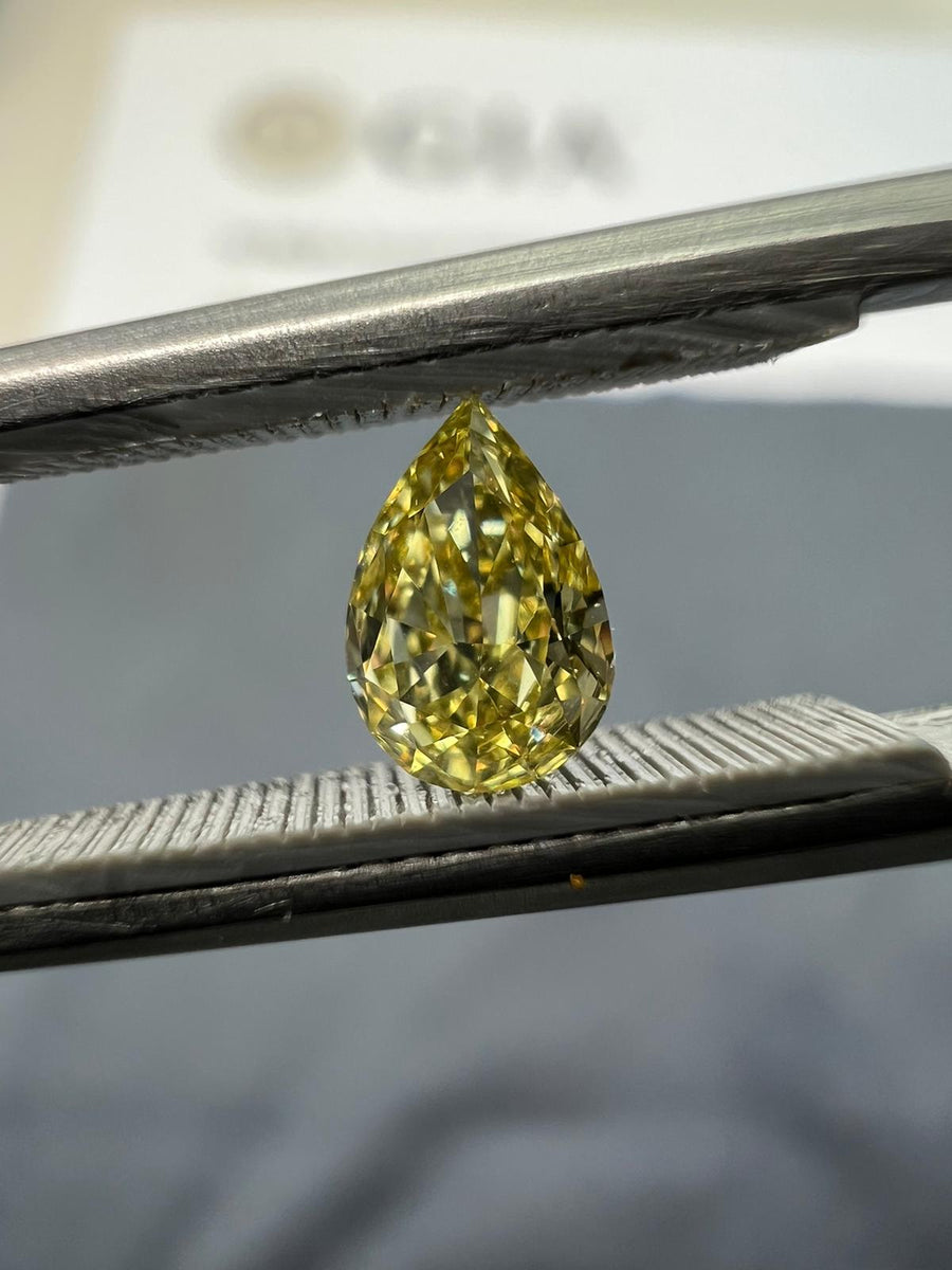 Yellow diamond, 0.23 carat, pear shape, VVS1 clarity