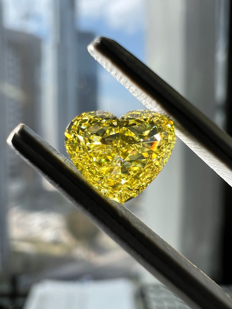 Yellow diamond, 1.00 carat, heart shape, SI2 clarity