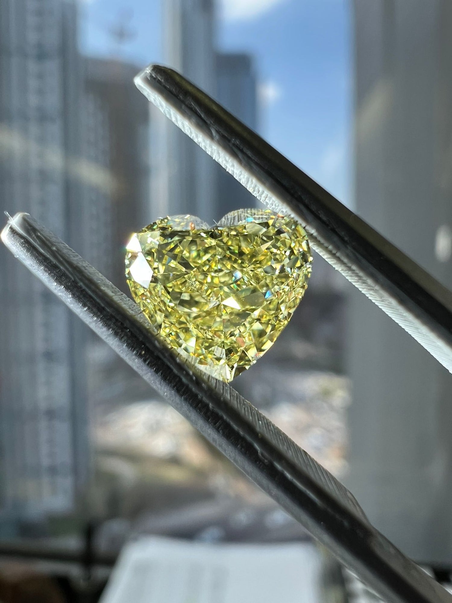 Yellow diamond, 1.72 carat, heart shape, SI2 clarity