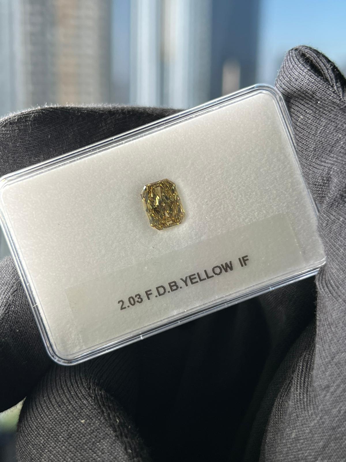 YELLOW Diamond, 2.03 Carat, RADIANT Shape, IF Clarity