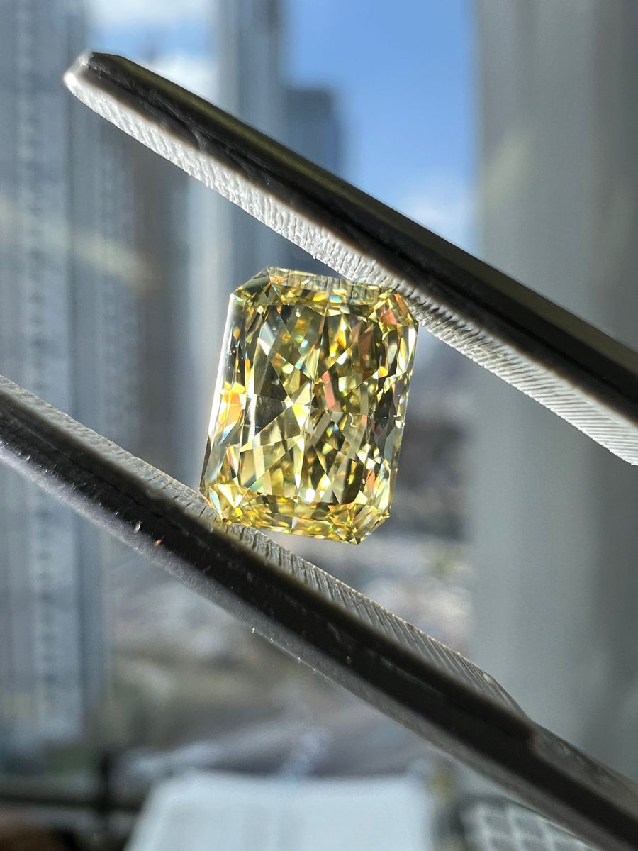 Yellow diamond, 1.23 carat, radiant shape, VS2 clarity