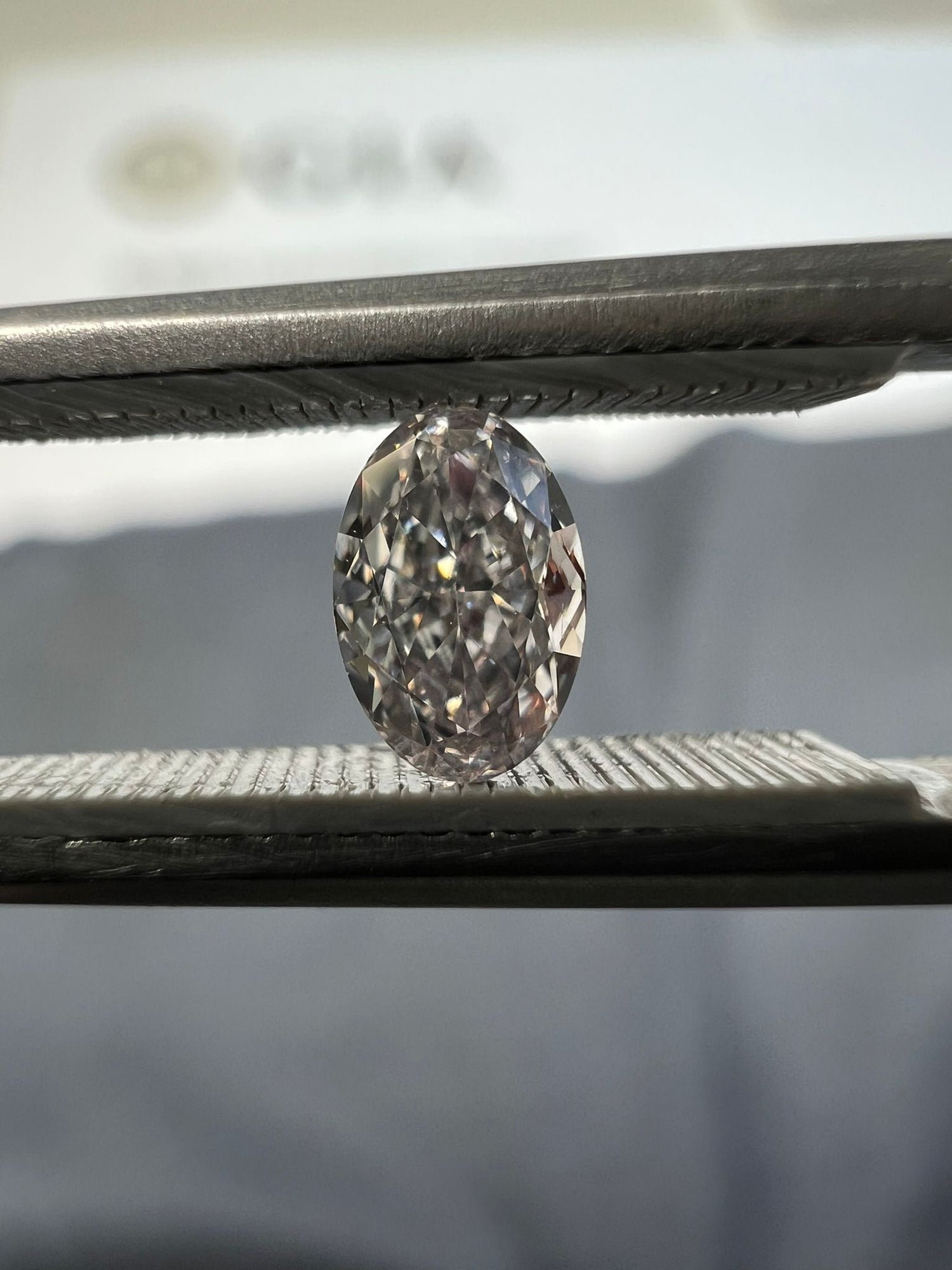 Pink diamond, 0.32 carat, oval shape, VS2 clarity