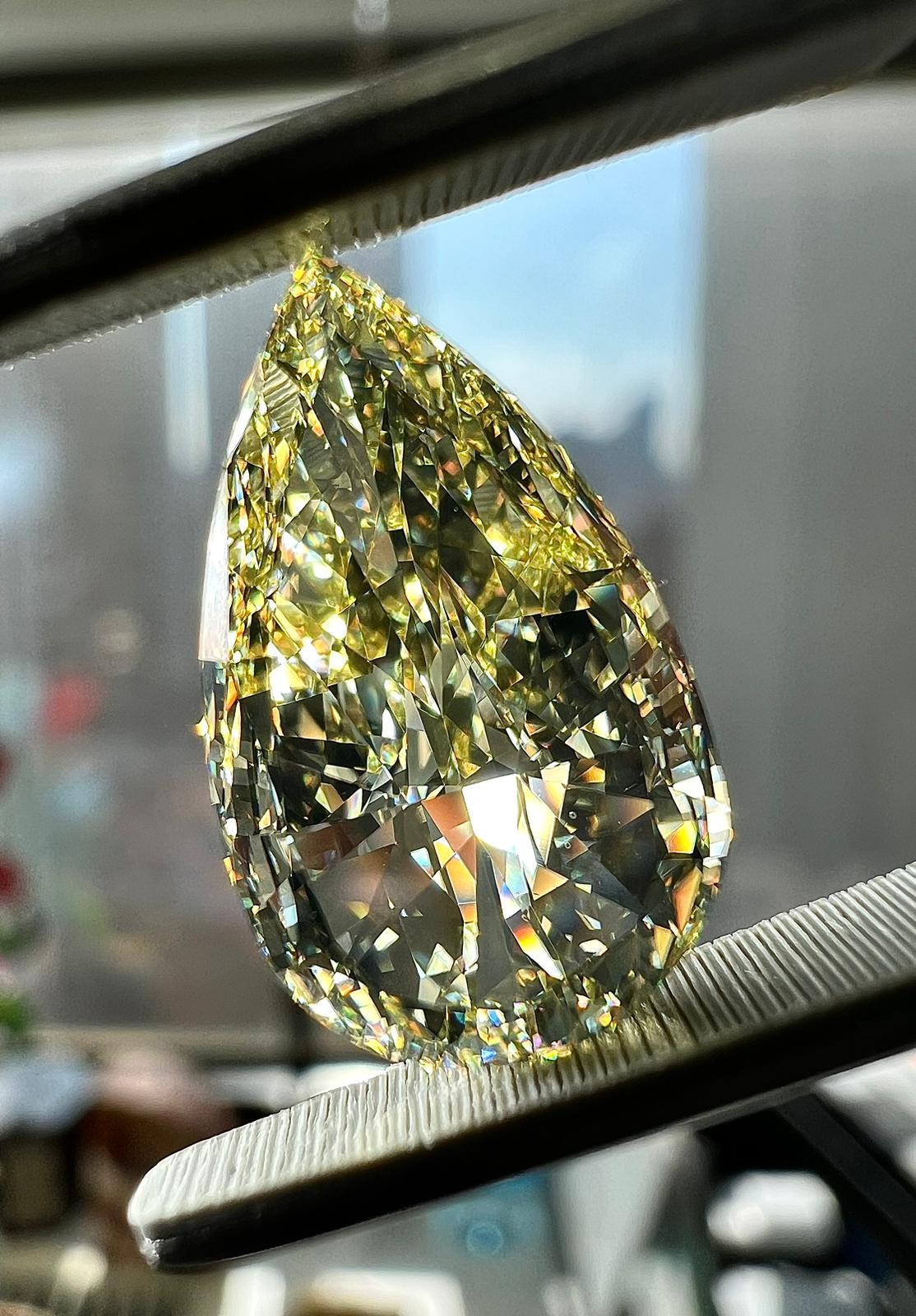 YELLOW Diamond, 3.10 Carat, PEAR Shape, VVS2 Clarity