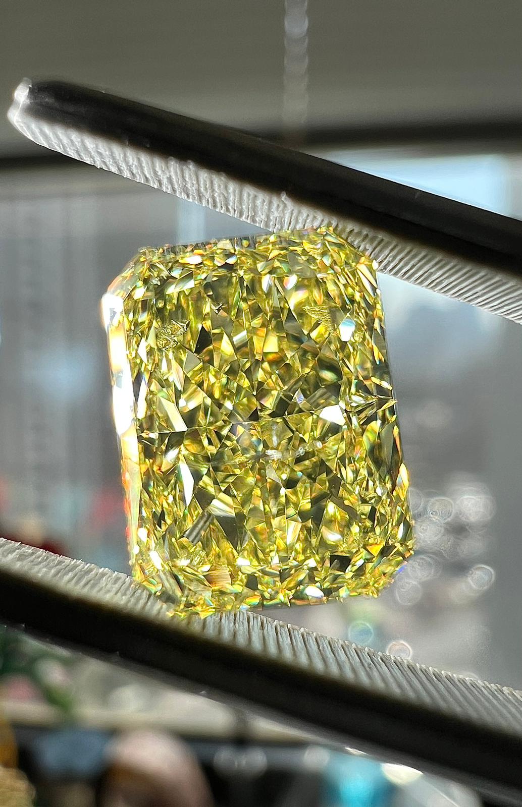 YELLOW Diamond, 3.01 Carat, RADIANT Shape, I1 Clarity