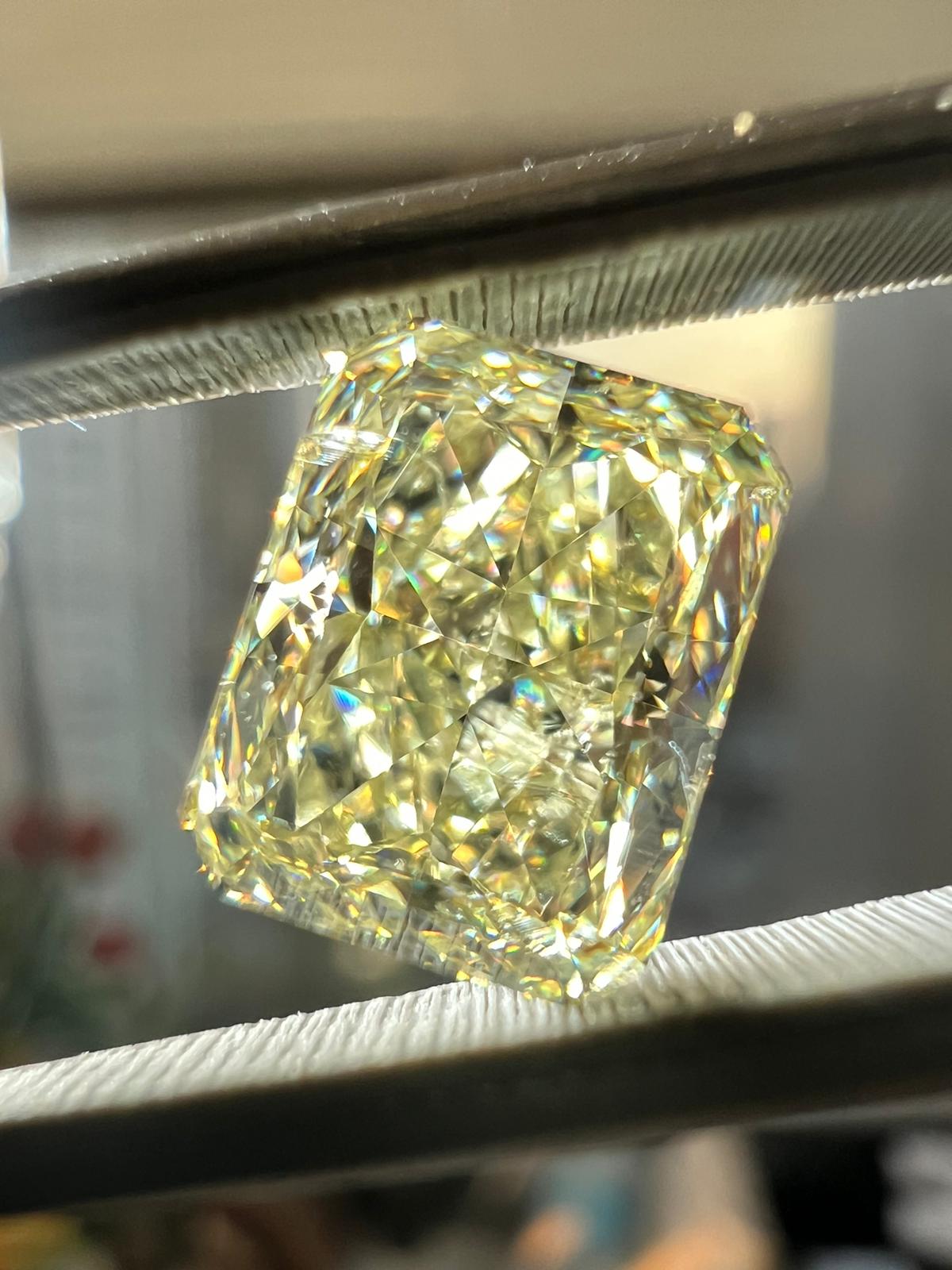 YELLOW Diamond, 2.38 Carat, RADIANT Shape, I1 Clarity