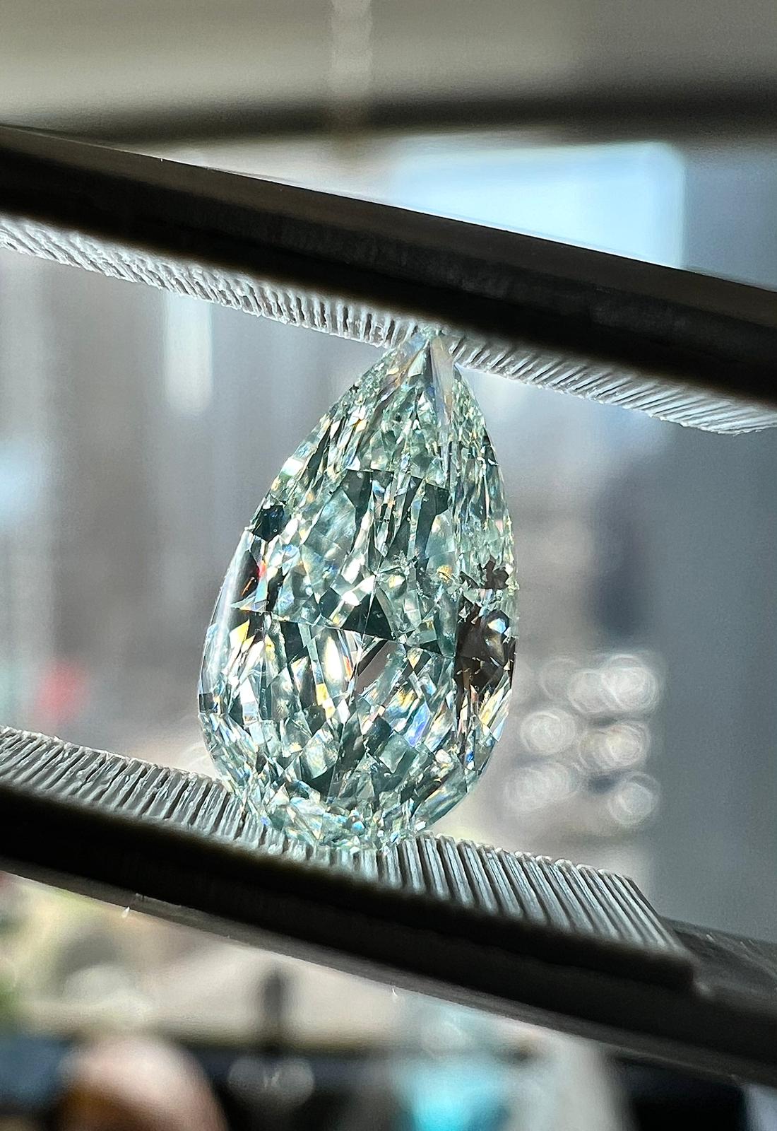 GREEN Diamond, 0.92 Carat, PEAR Shape, SI2 Clarity