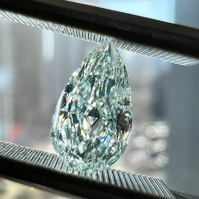 GREEN Diamond, 0.92 Carat, PEAR Shape, SI2 Clarity