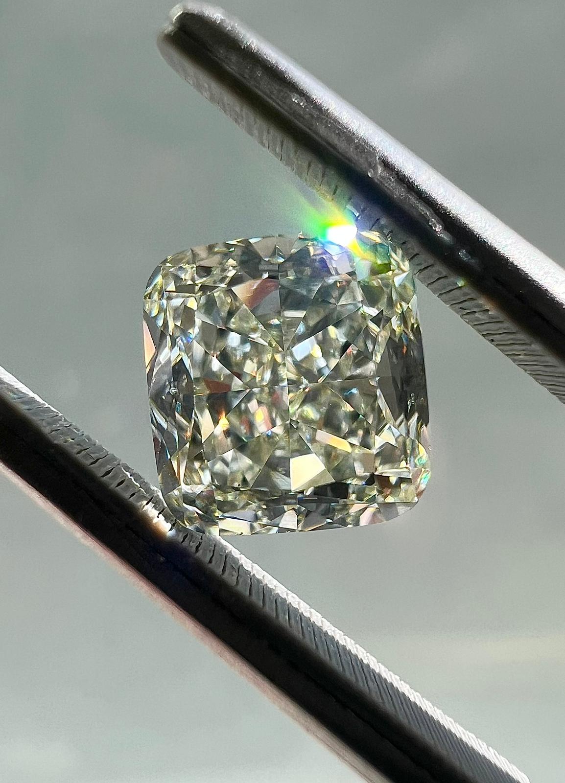 GREEN YELLOW Diamond, 2.01 Carat, CUSHION Shape, VS2 Clarity