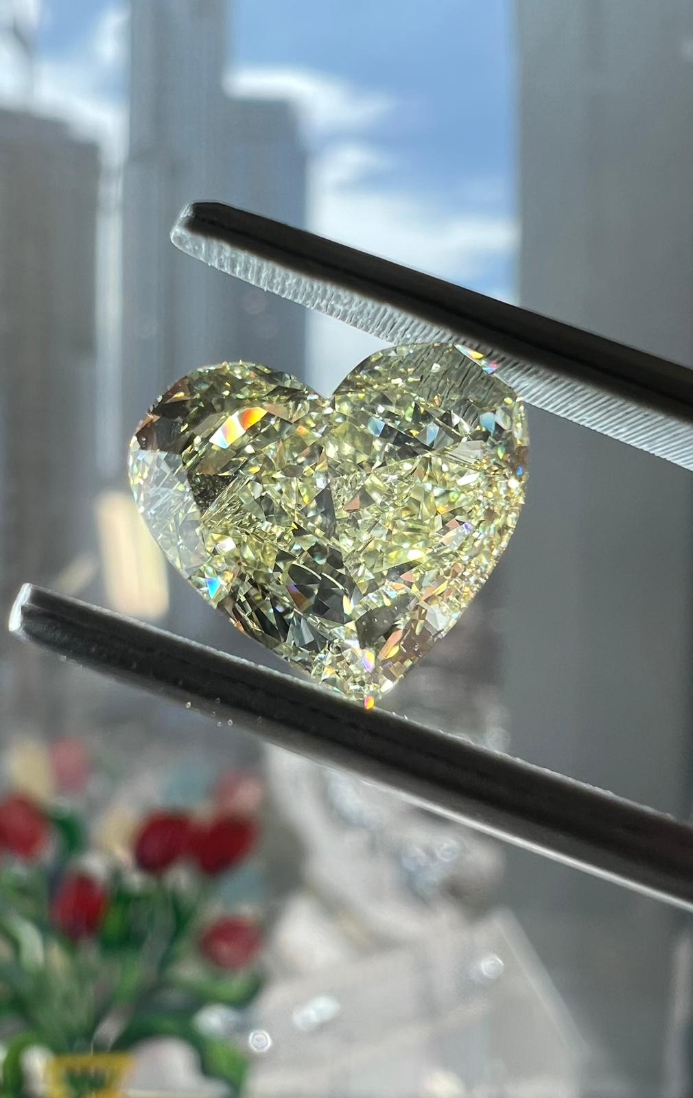 YELLOW Diamond, 4.09 Carat, HEART Shape, SI1 Clarity