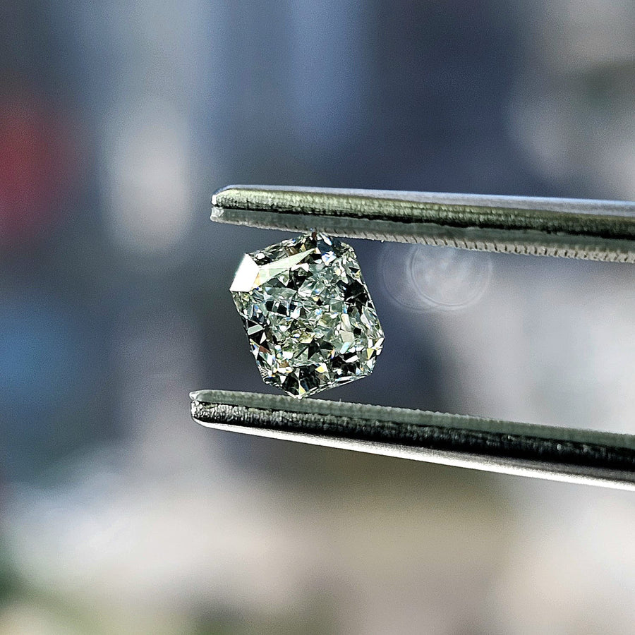 Bluish Green Diamond, 1.00 Carat, Radiant Shape, SI2 Clarity