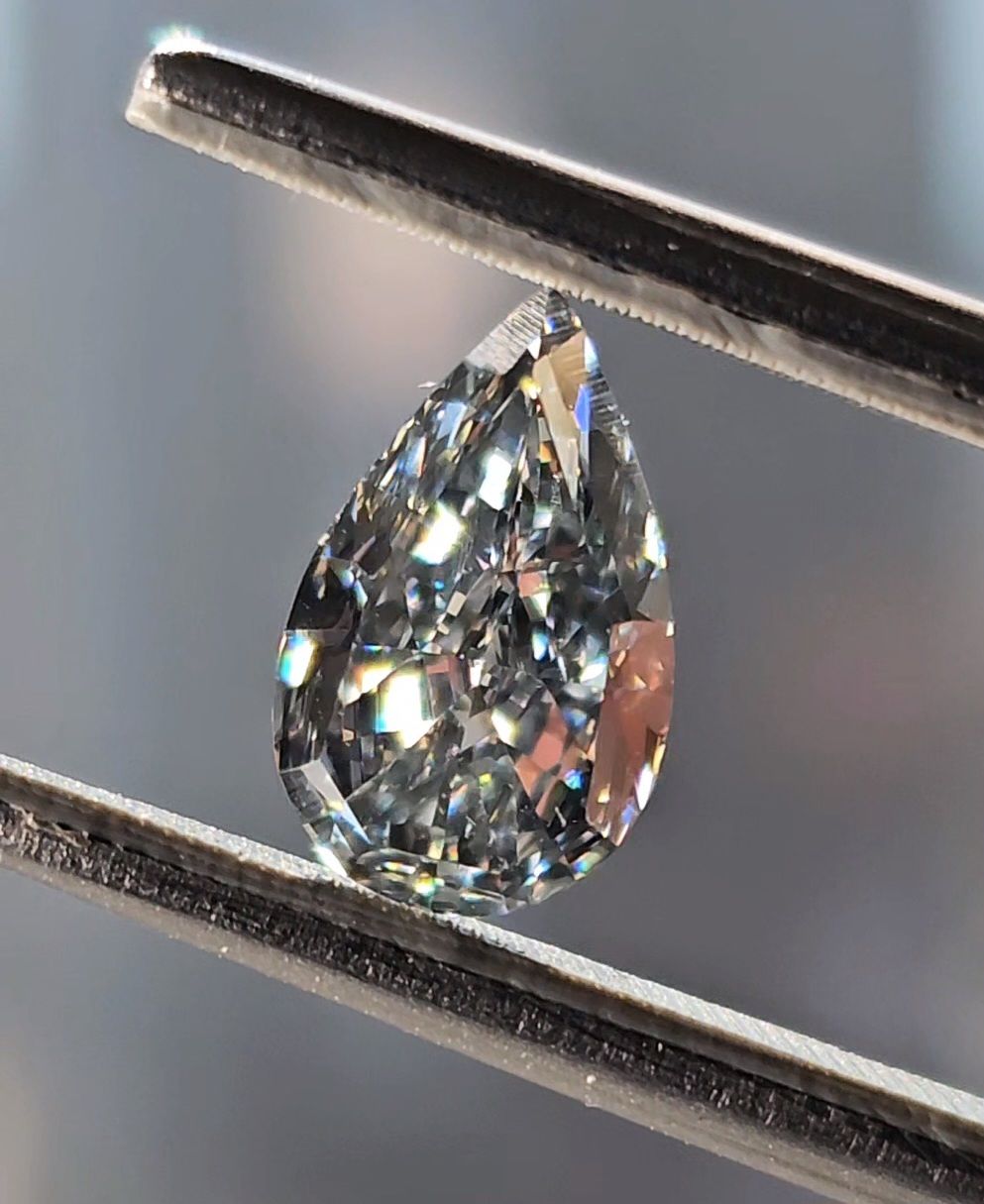 Gray diamond, 1.50 carat, pear shape, VS2 clarity