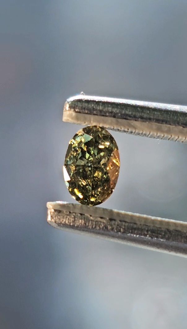 Chameleon yellow green diamond, 0.22 carat, oval shape
