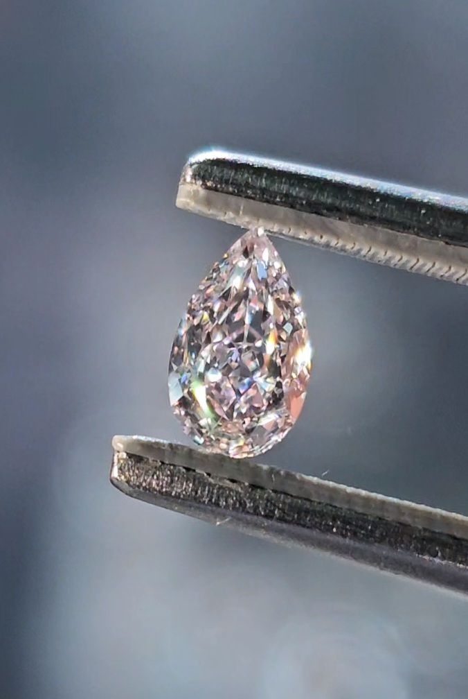Pink diamond, 0.31 carat, pear shape, SI1 clarity