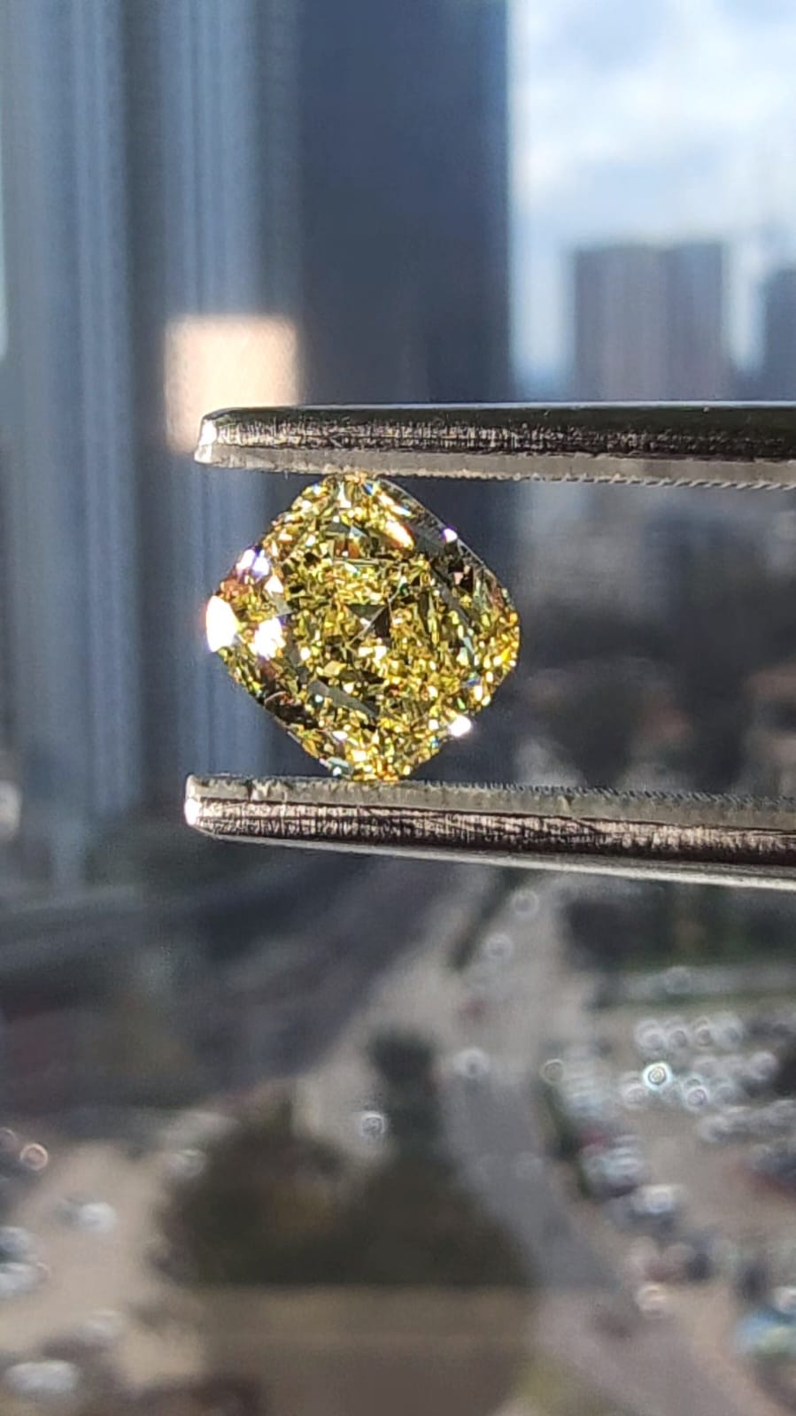 YELLOW Diamond, 1.38 Carat, CUSHION Shape, VS1 Clarity