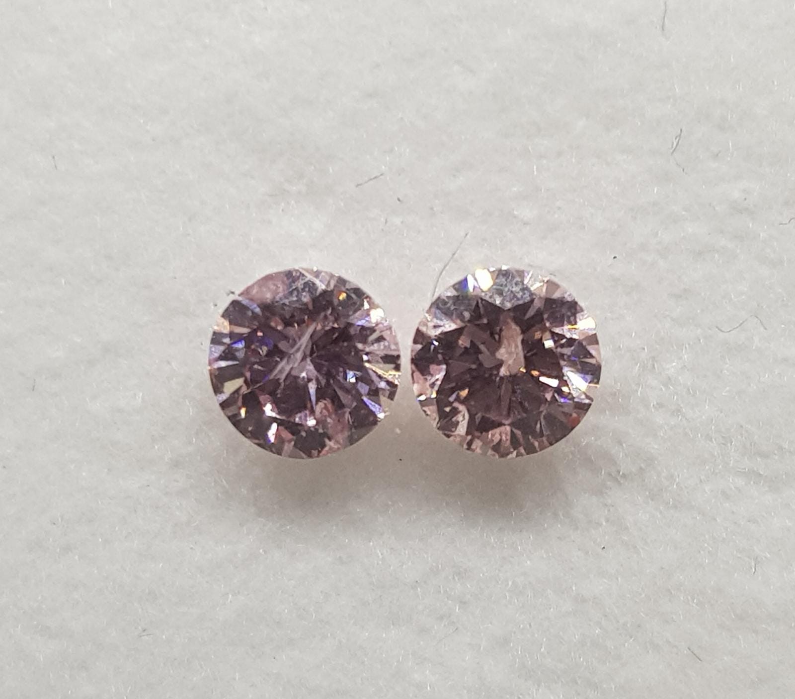 0.26 Carat ROUND Shape PINK Color Diamond
