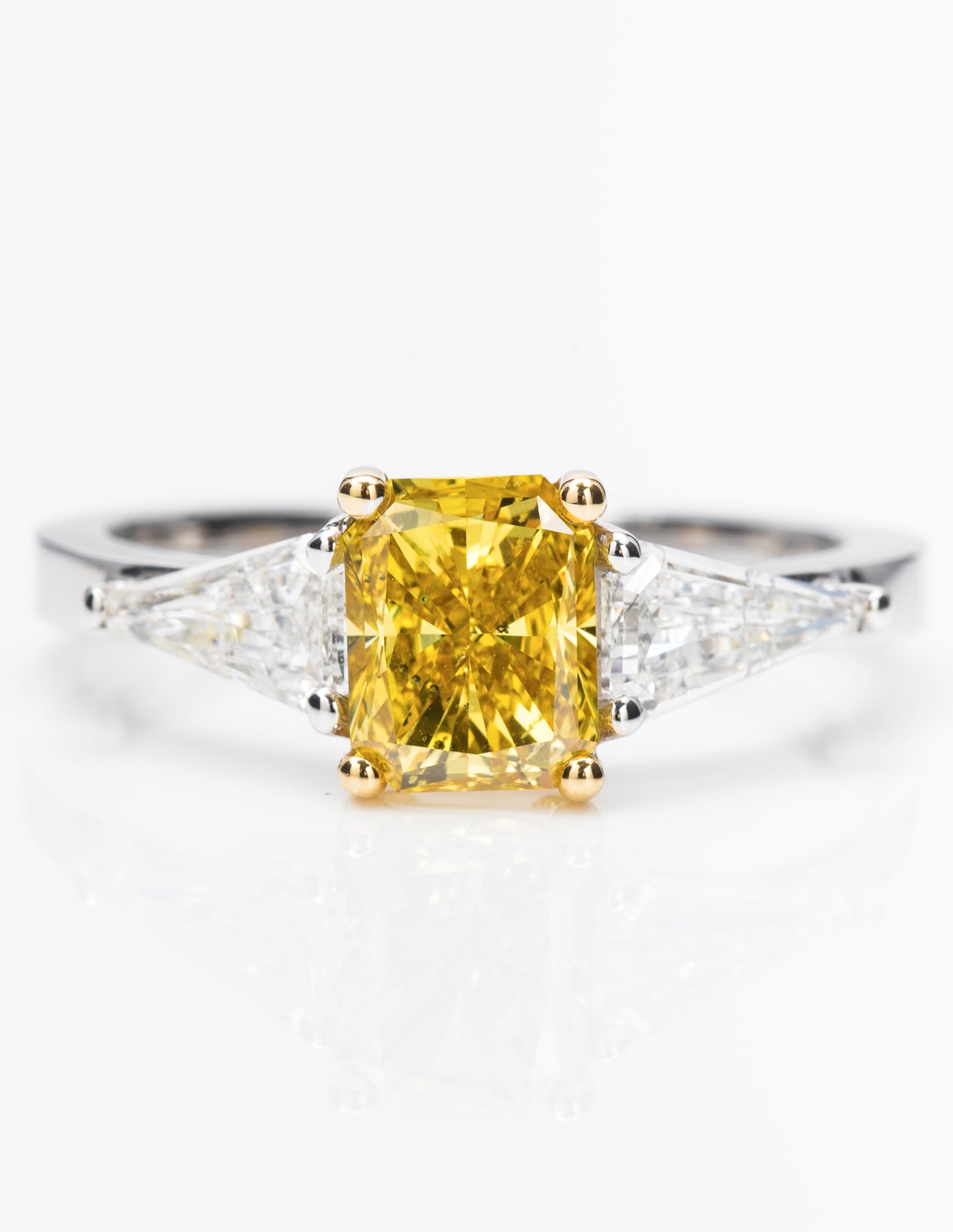 Vivid yellow diamond ring, 1.45 carat