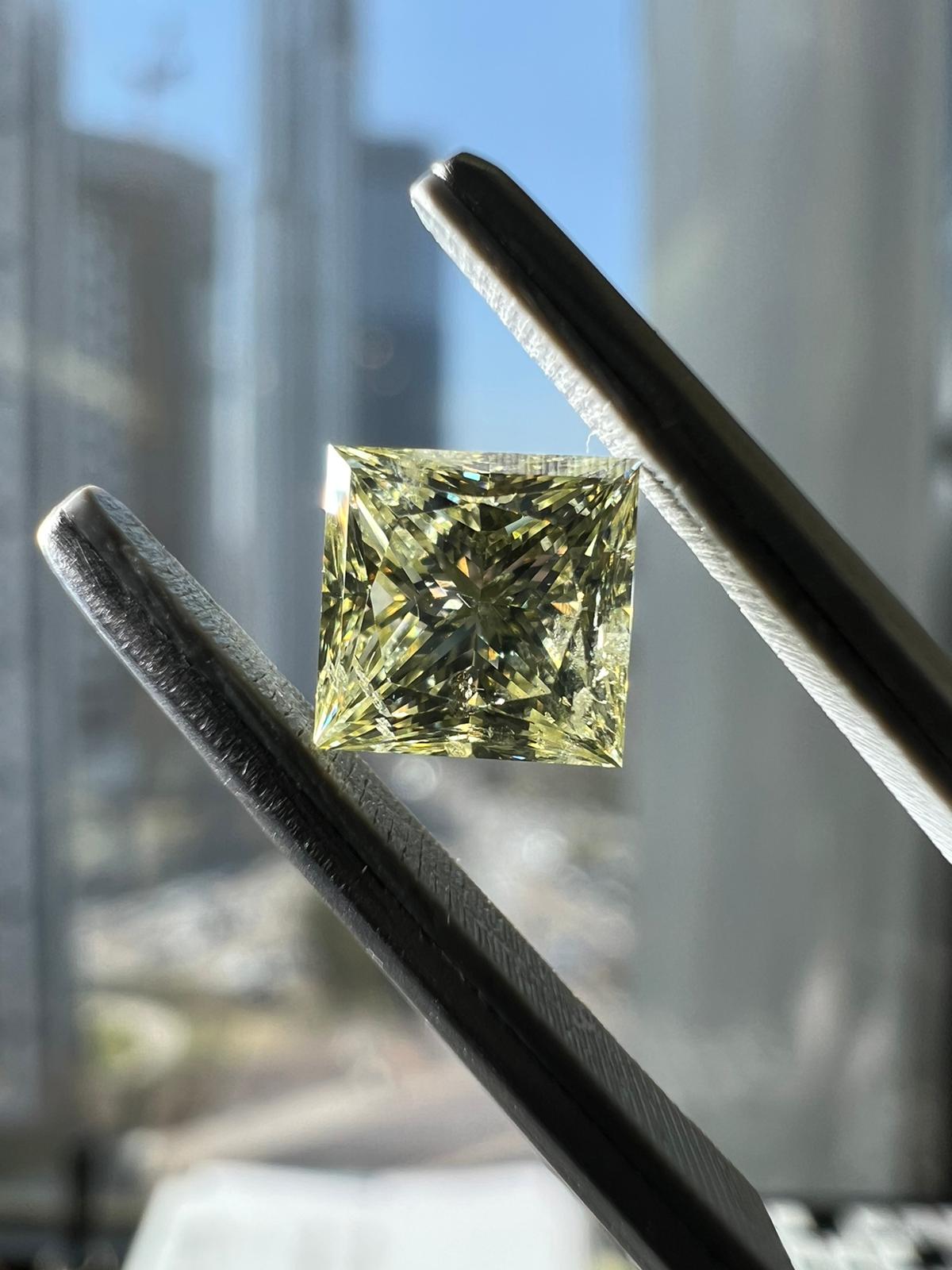 Greenish yellow diamond, 1.03 carat, princess shape, I2 clarity