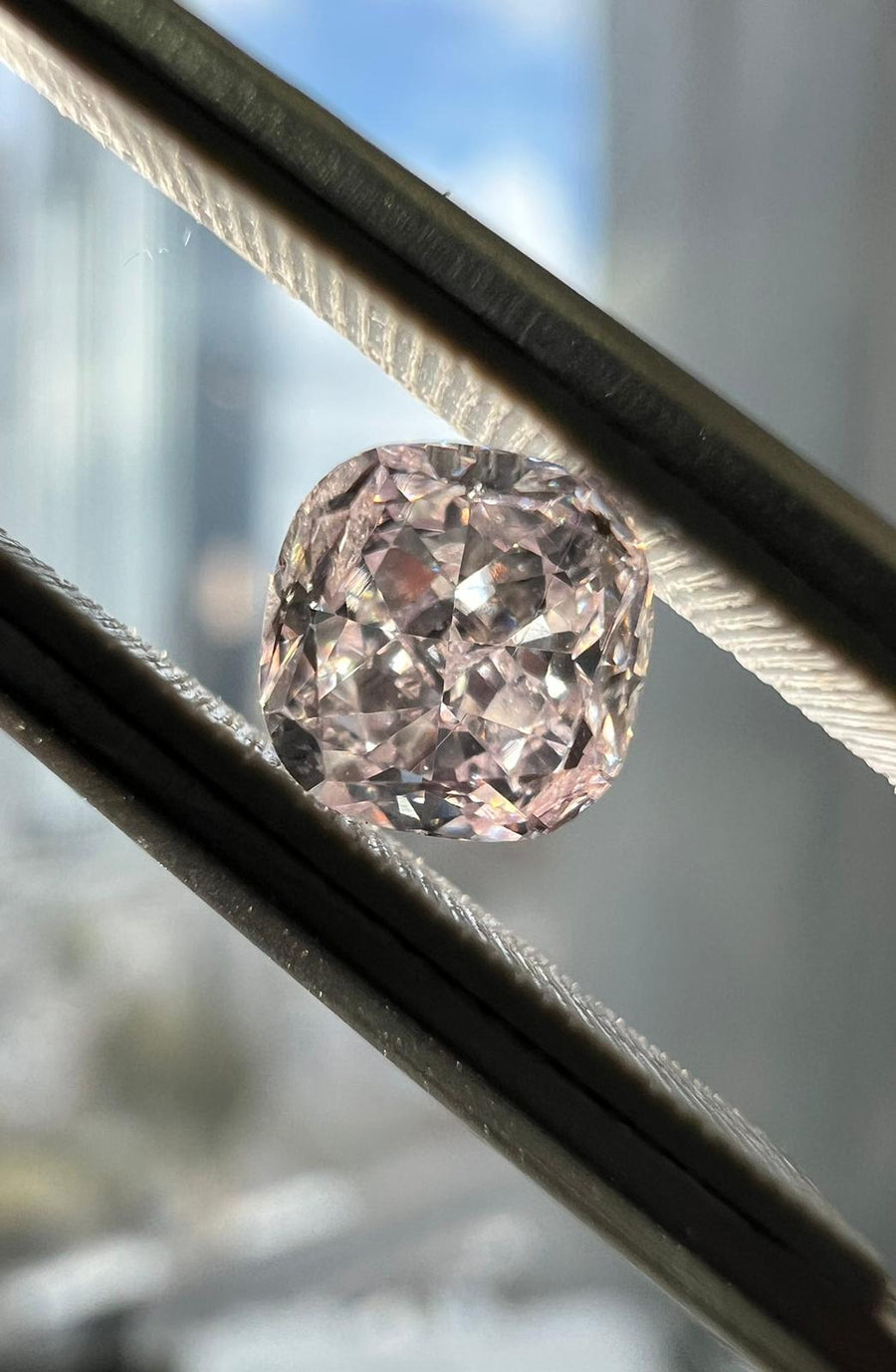 Pink diamond, 0.45 carat, cushion shape