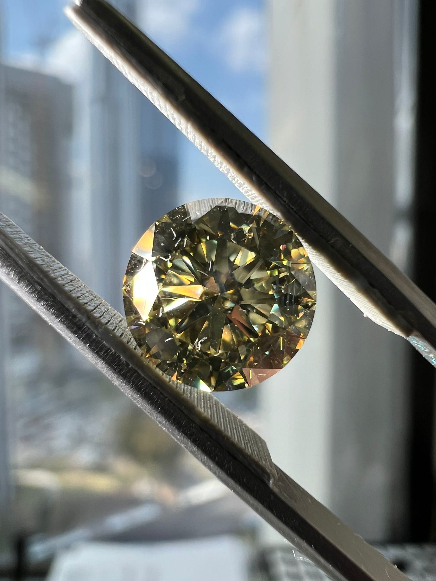 BROWNISH Diamond, 2.06 Carat, ROUND Shape, VS2 Clarity - VMK Diamonds