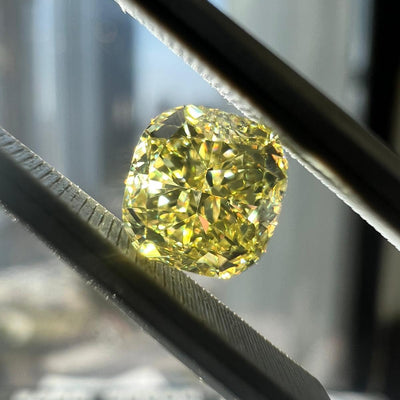 YELLOW Diamond, 1.05 Carat, CUSHION Shape, VS1 Clarity - VMK Diamonds