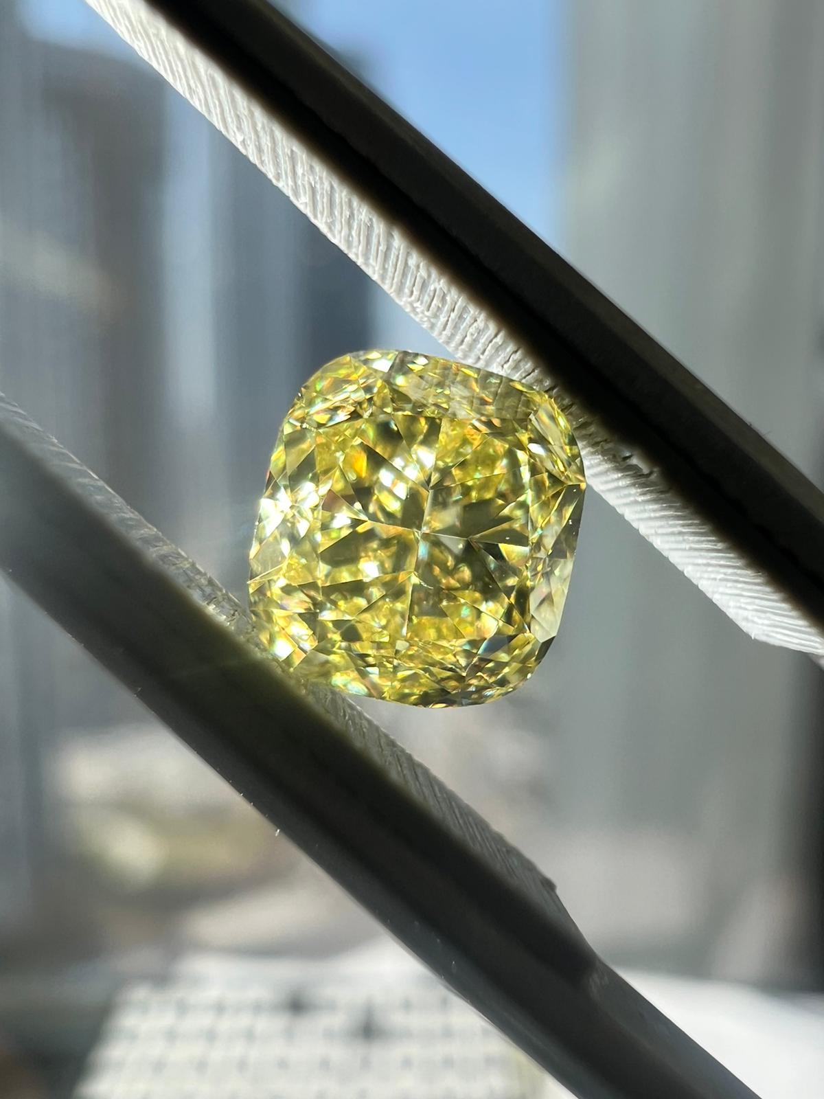 YELLOW Diamond, 0.95 Carat, CUSHION Shape, VS2 Clarity - VMK Diamonds