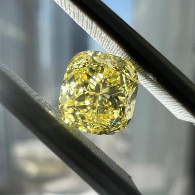 YELLOW Diamond, 0.95 Carat, CUSHION Shape, VS2 Clarity
